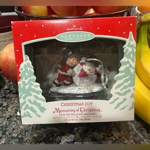 Hallmark Keepsake Ornament - Red and White Christmas Delight 2002